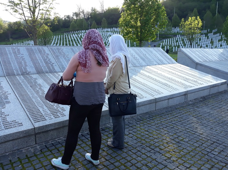 Large srebrenica