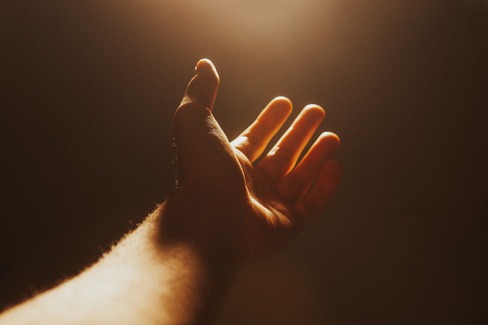 Medium hand 4661763 1920